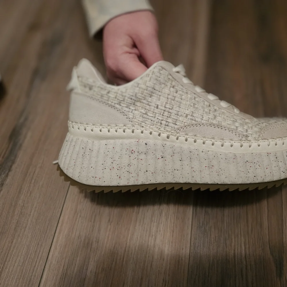Universal Thread Cream Sneakers - Picture 2 of 5